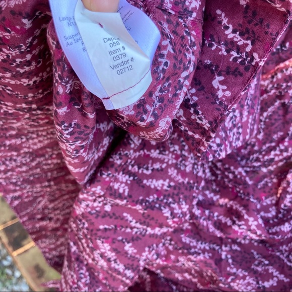 5/$20 Eddie Bauer Pink/maroon floral sleeveless top sz M - Picture 8 of 10